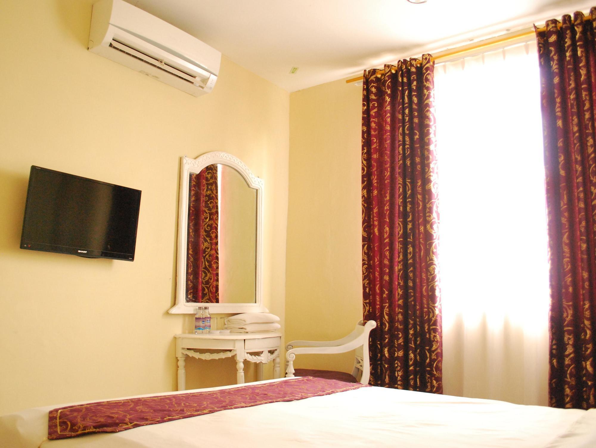 Wijaya Imperial Hotel Baturetno Dış mekan fotoğraf