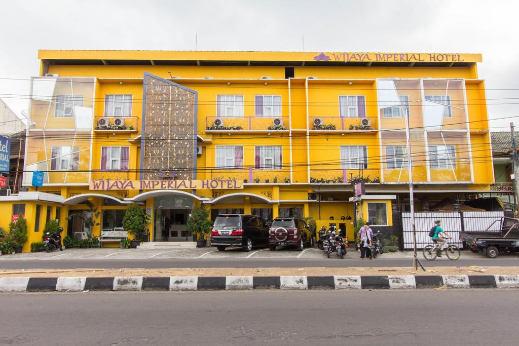 Wijaya Imperial Hotel Baturetno Dış mekan fotoğraf